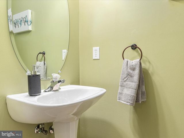 2411 HUNTING RIDGE RD, Winchester, VA 22603