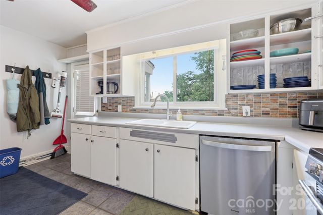2736 Palm Avenue, Charlotte, NC 28205
