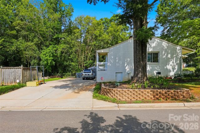 2736 Palm Avenue, Charlotte, NC 28205