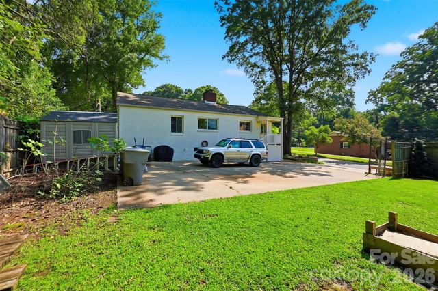 2736 Palm Avenue, Charlotte, NC 28205