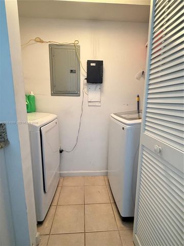19501 W Country Club Dr 1215, Aventura, FL 33180