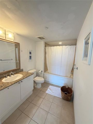 19501 W Country Club Dr 1215, Aventura, FL 33180