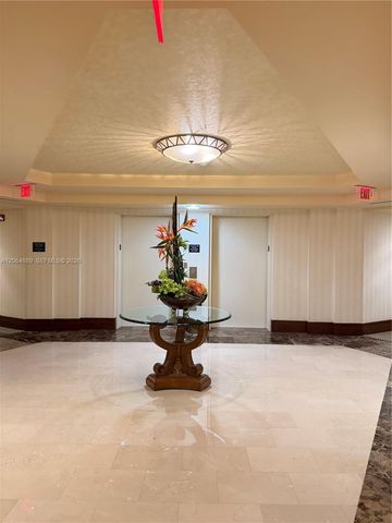 19501 W Country Club Dr 1215, Aventura, FL 33180