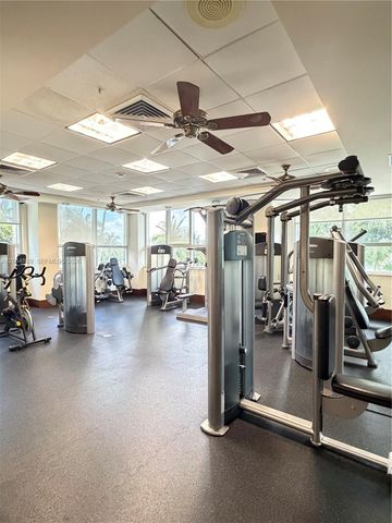 19501 W Country Club Dr 1215, Aventura, FL 33180