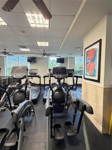19501 W Country Club Dr 1215, Aventura, FL 33180