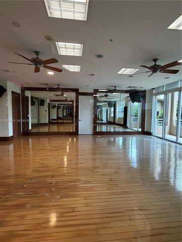 19501 W Country Club Dr 1215, Aventura, FL 33180