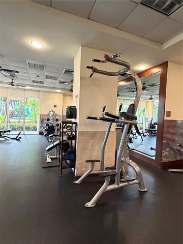 19501 W Country Club Dr 1215, Aventura, FL 33180