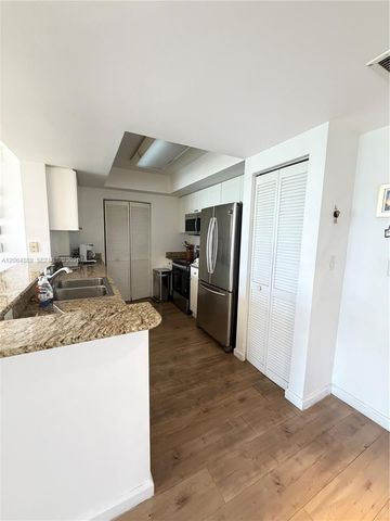 19501 W Country Club Dr 1215, Aventura, FL 33180