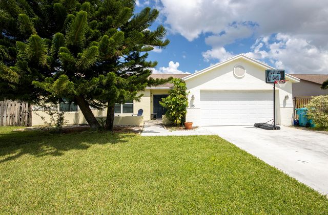 35 CEDAR Circle, Boynton Beach, FL 33436