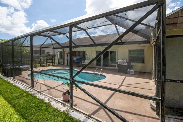 35 CEDAR Circle, Boynton Beach, FL 33436