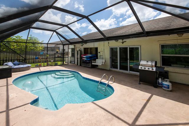 35 CEDAR Circle, Boynton Beach, FL 33436