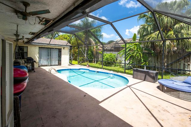 35 CEDAR Circle, Boynton Beach, FL 33436