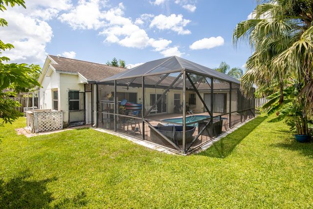 35 CEDAR Circle, Boynton Beach, FL 33436