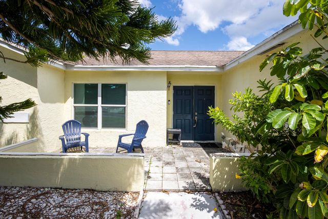 35 CEDAR Circle, Boynton Beach, FL 33436