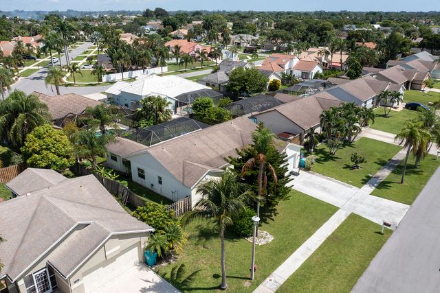 35 CEDAR Circle, Boynton Beach, FL 33436