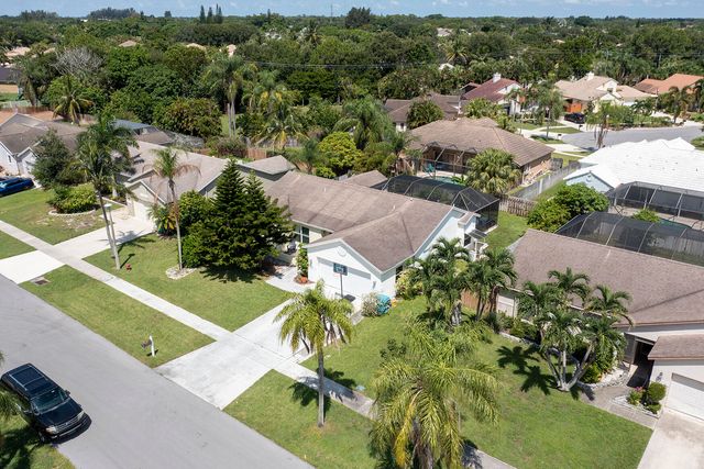 35 CEDAR Circle, Boynton Beach, FL 33436