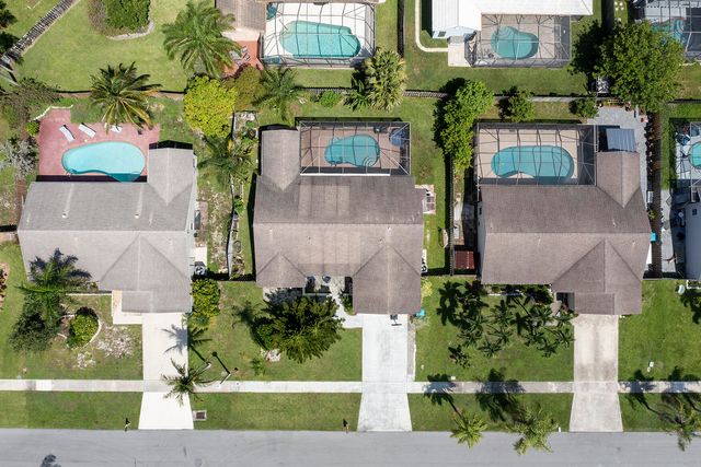 35 CEDAR Circle, Boynton Beach, FL 33436