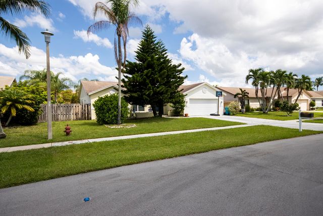 35 CEDAR Circle, Boynton Beach, FL 33436