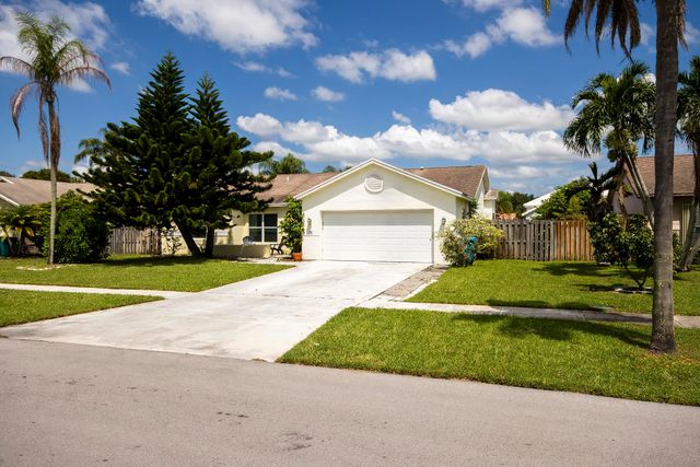 35 CEDAR Circle, Boynton Beach, FL 33436