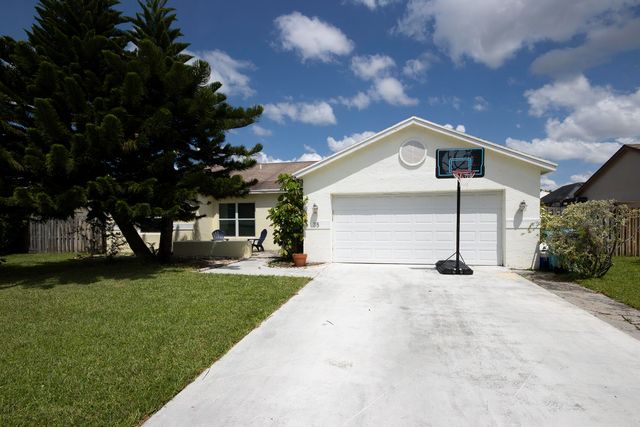 35 CEDAR Circle, Boynton Beach, FL 33436