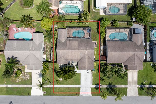 35 CEDAR Circle, Boynton Beach, FL 33436