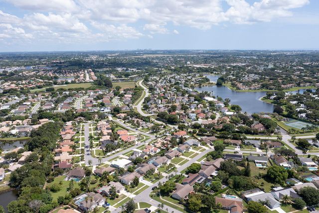 35 CEDAR Circle, Boynton Beach, FL 33436