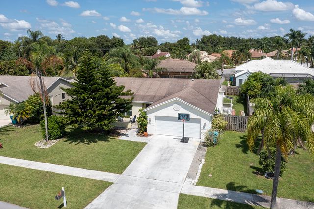 35 CEDAR Circle, Boynton Beach, FL 33436