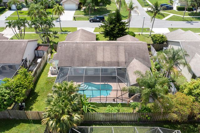 35 CEDAR Circle, Boynton Beach, FL 33436