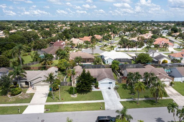 35 CEDAR Circle, Boynton Beach, FL 33436