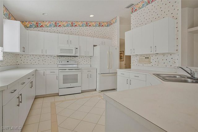 8496 Southbridge DR 3, Estero, FL 33967
