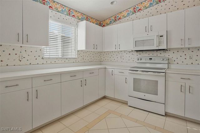8496 Southbridge DR 3, Estero, FL 33967