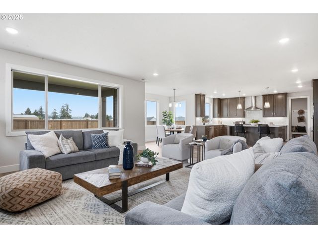210 Nw 16th Ave, Canby, OR 97013
