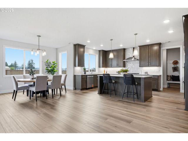 210 Nw 16th Ave, Canby, OR 97013