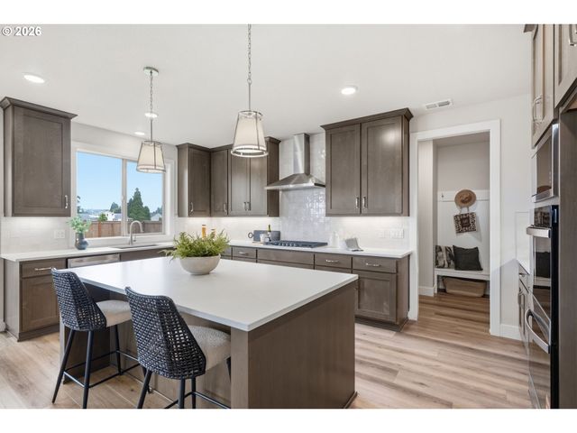 210 Nw 16th Ave, Canby, OR 97013