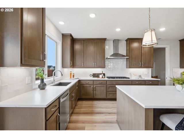 210 Nw 16th Ave, Canby, OR 97013