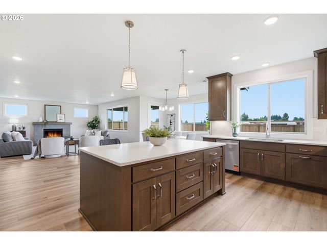 210 Nw 16th Ave, Canby, OR 97013