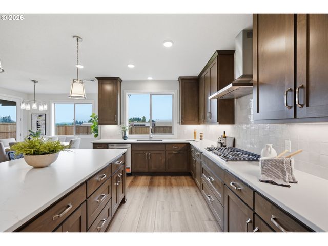 210 Nw 16th Ave, Canby, OR 97013