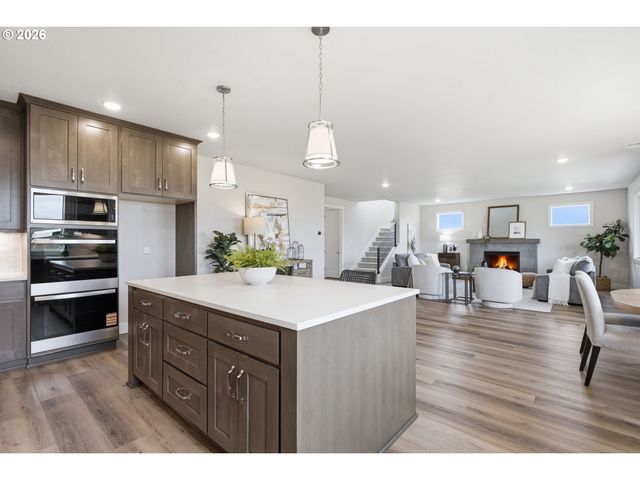 210 Nw 16th Ave, Canby, OR 97013
