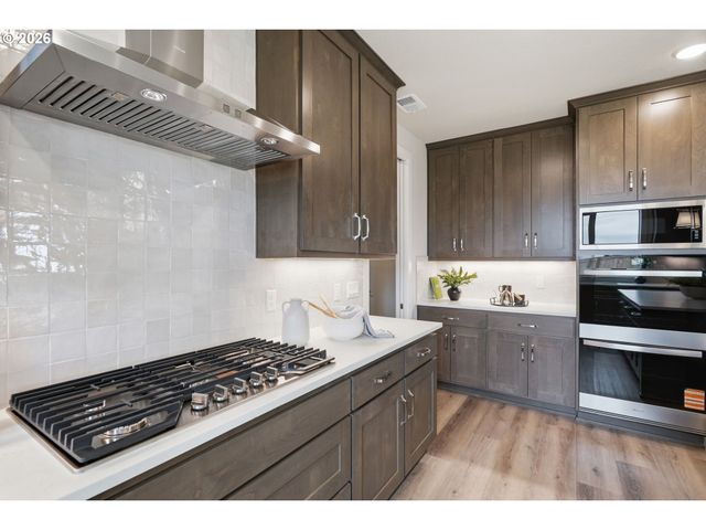 210 Nw 16th Ave, Canby, OR 97013