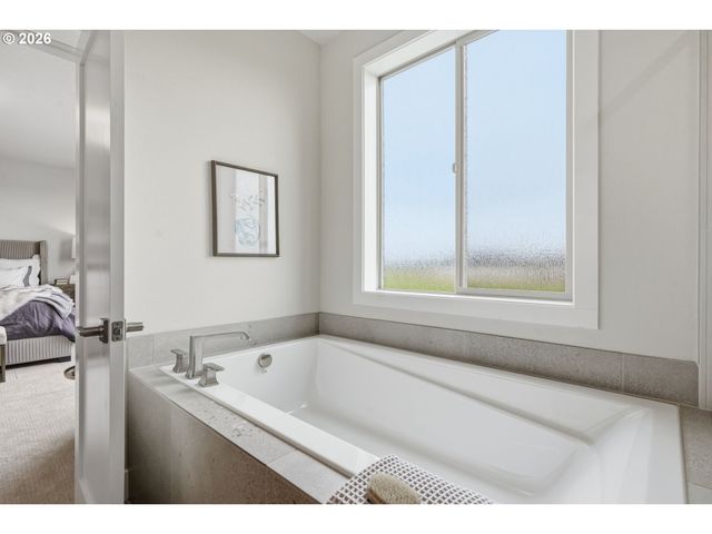 210 Nw 16th Ave, Canby, OR 97013