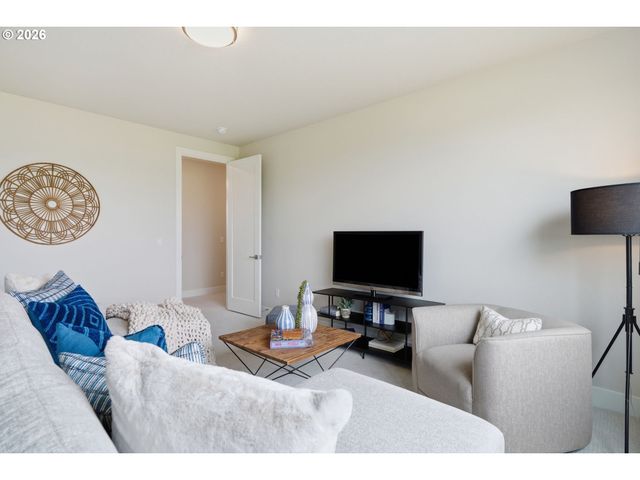 210 Nw 16th Ave, Canby, OR 97013