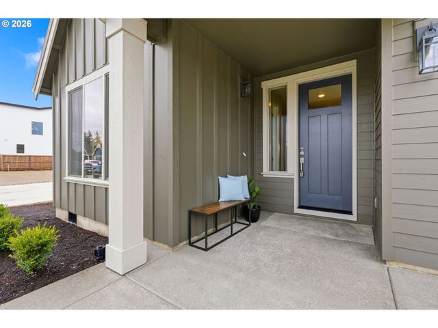 210 Nw 16th Ave, Canby, OR 97013