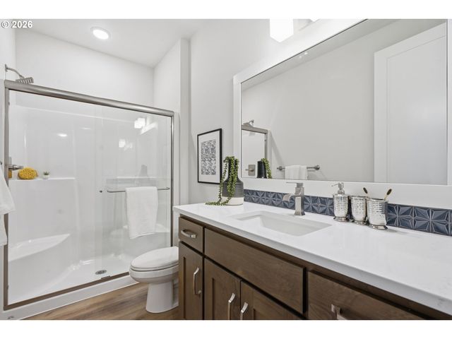 210 Nw 16th Ave, Canby, OR 97013