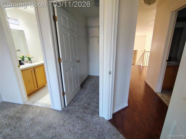 2875 Barclay Way, Ann Arbor, MI 48105