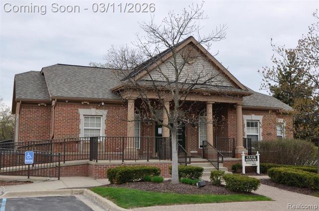 2875 Barclay Way, Ann Arbor, MI 48105