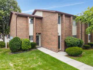 33587 Pondview Circle 114, Livonia, MI 48152