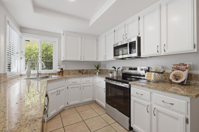 1715 Rockybend Dr, Sacramento, CA 95833