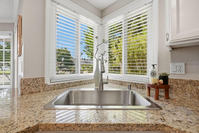 1715 Rockybend Dr, Sacramento, CA 95833