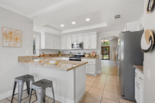 1715 Rockybend Dr, Sacramento, CA 95833