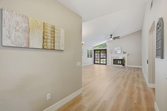 1715 Rockybend Dr, Sacramento, CA 95833